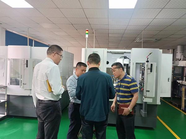 走訪車間,介紹公司經(jīng)營情況 走訪車間,介紹公司經(jīng)營情況